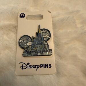 Disney parks wdw Gray and Gold Castle Pin